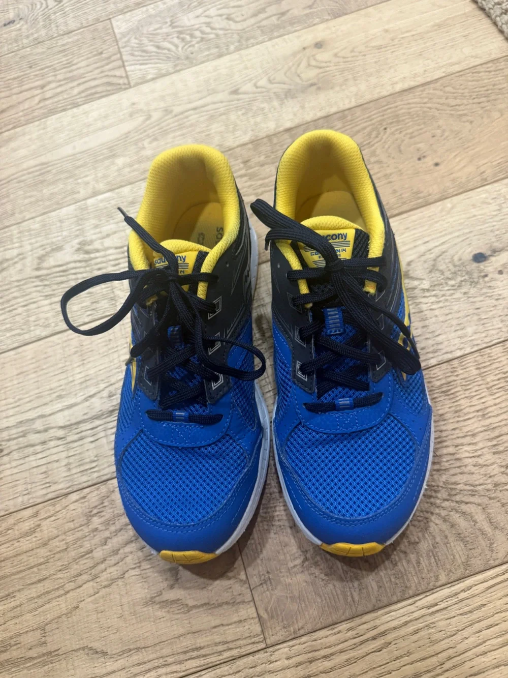 VGUC Saucony Cohesion Kids Blue and Yellow Athletic Sneakers